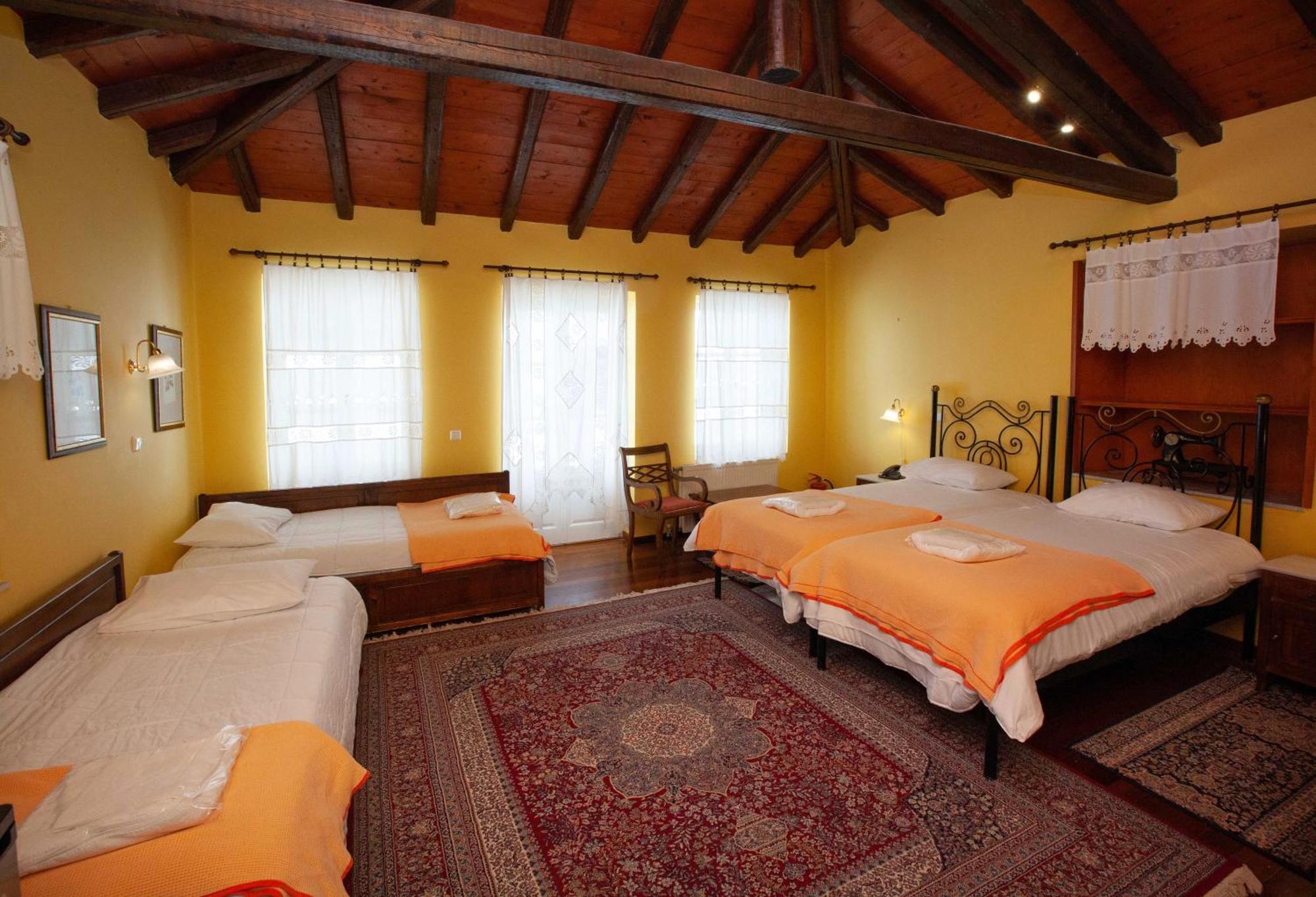 Byron Traditional Hotel นาฟปลิโอ ภายนอก รูปภาพ