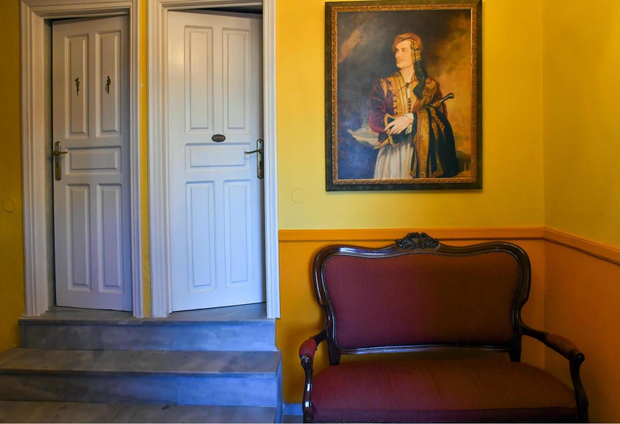 Byron Traditional Hotel นาฟปลิโอ ภายนอก รูปภาพ