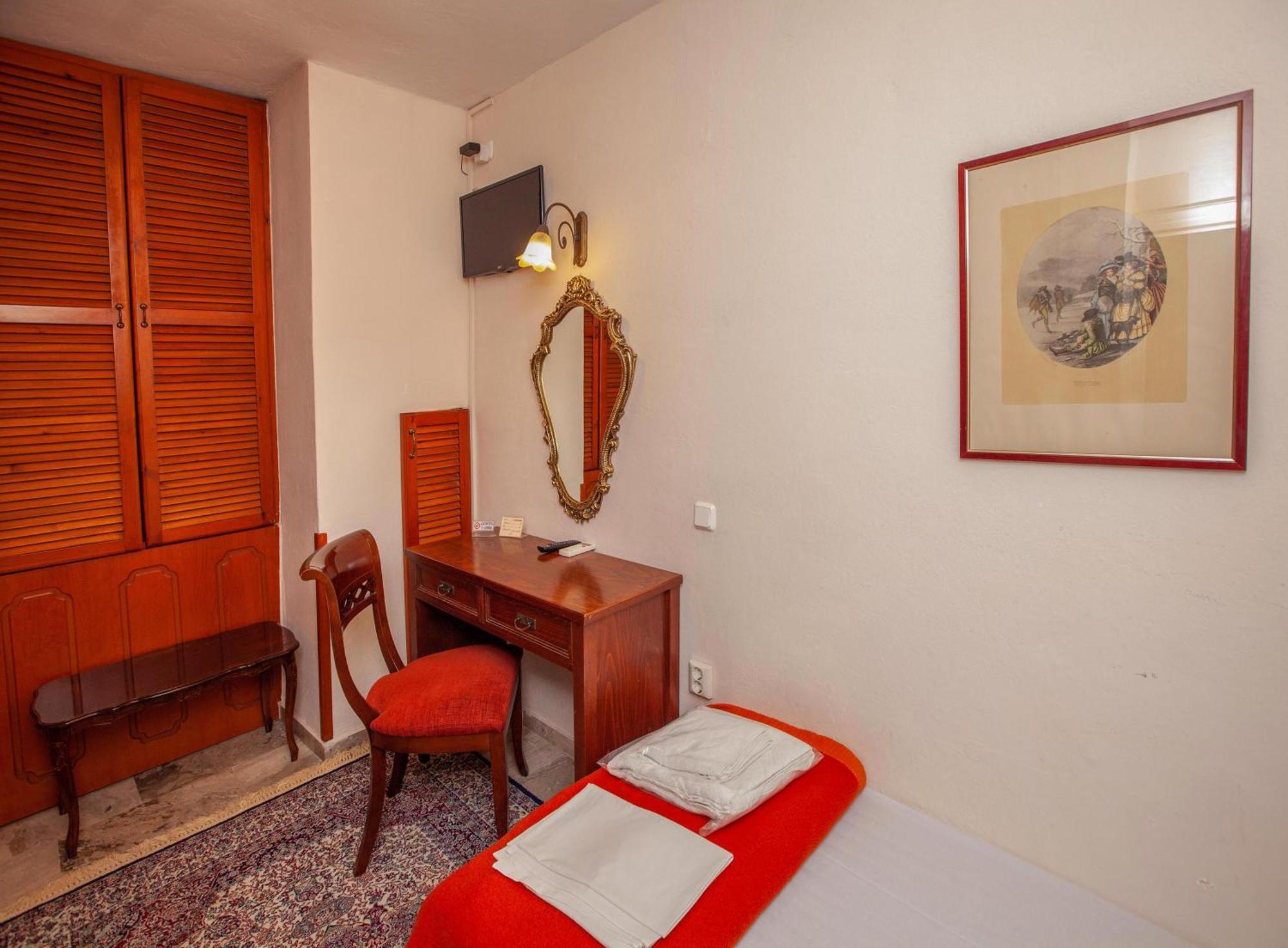 Byron Traditional Hotel นาฟปลิโอ ห้อง รูปภาพ