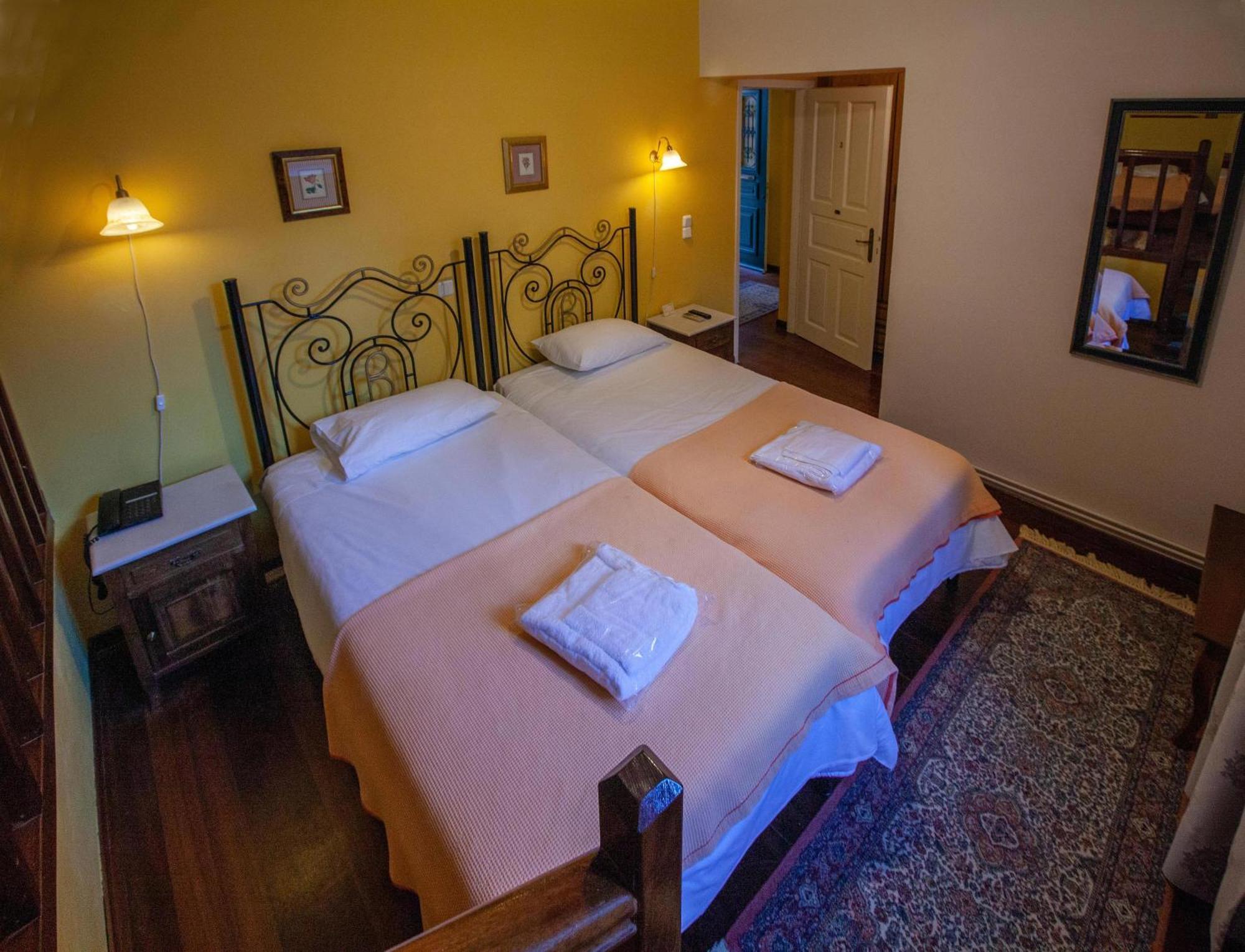 Byron Traditional Hotel นาฟปลิโอ ห้อง รูปภาพ