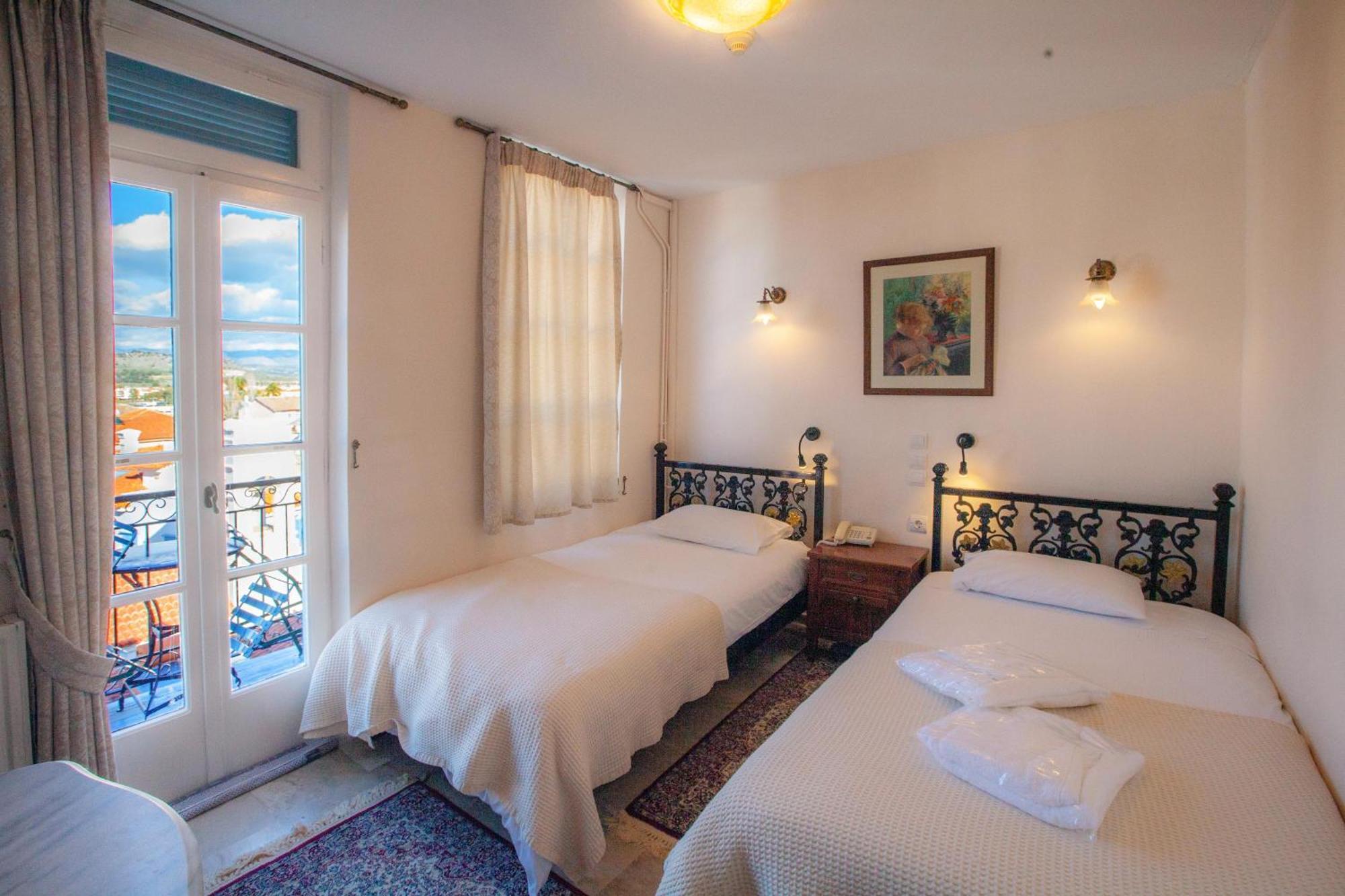 Byron Traditional Hotel นาฟปลิโอ ห้อง รูปภาพ
