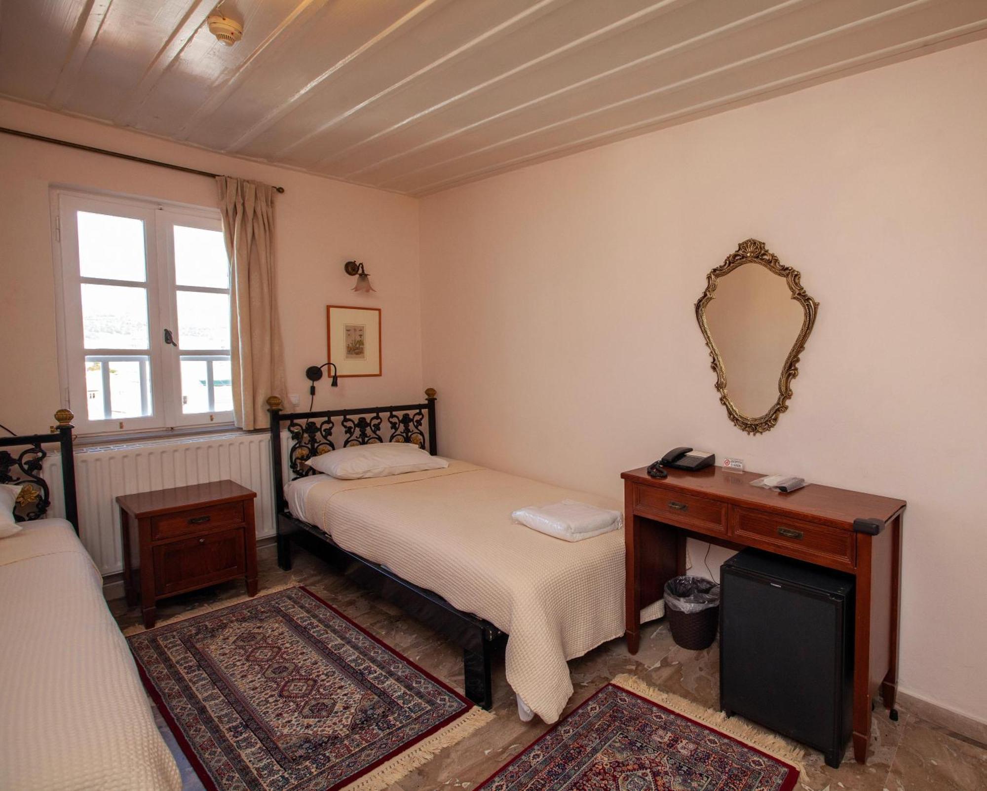 Byron Traditional Hotel นาฟปลิโอ ห้อง รูปภาพ