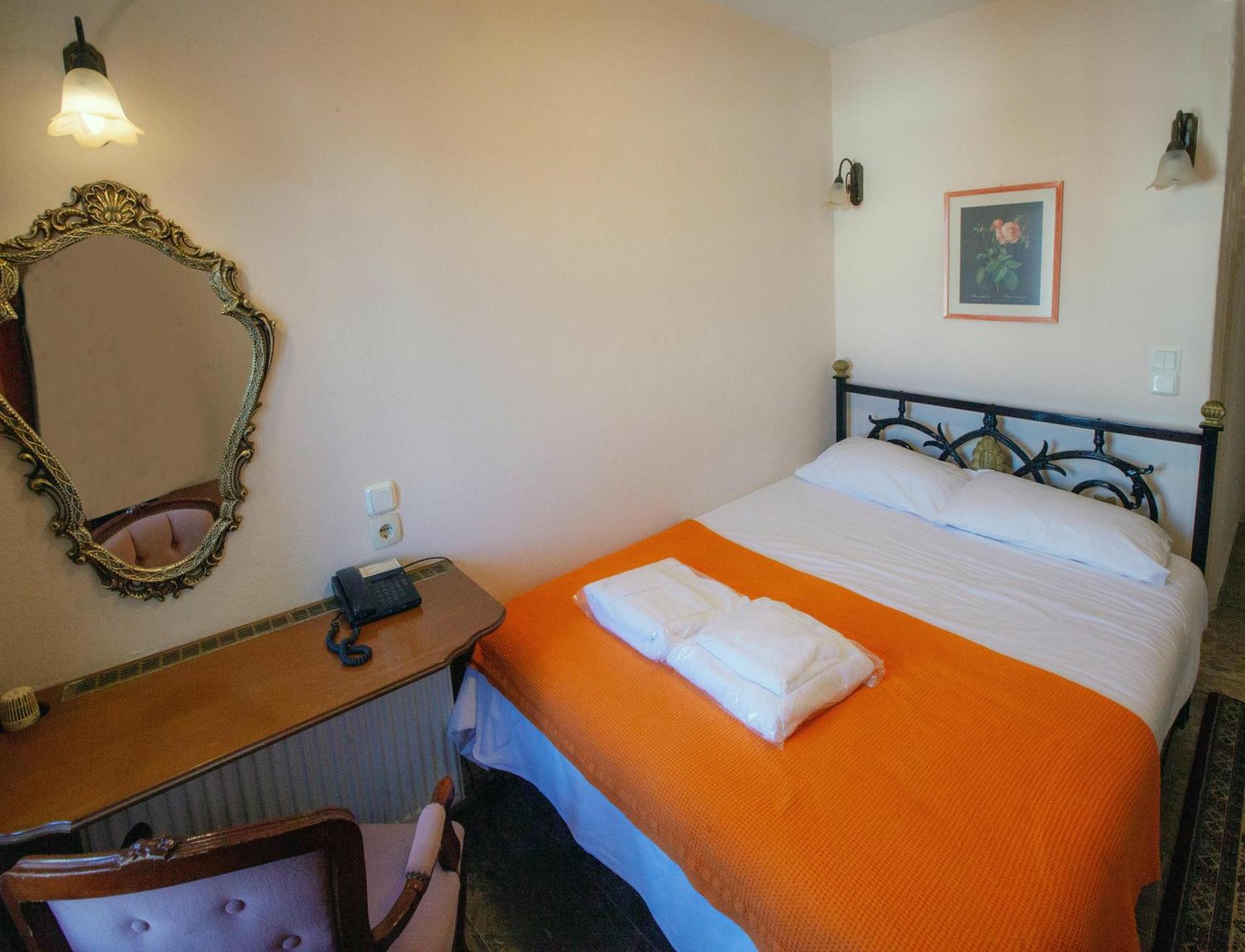 Byron Traditional Hotel นาฟปลิโอ ห้อง รูปภาพ