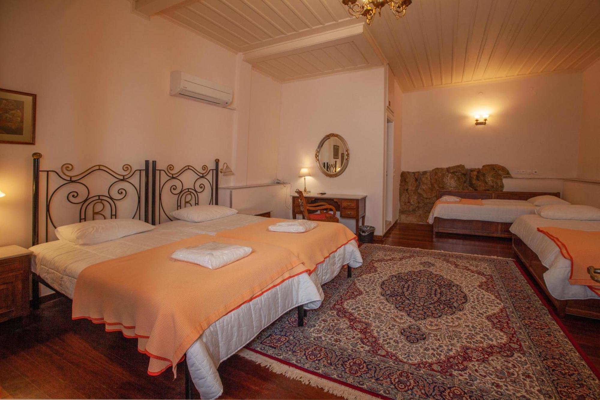 Byron Traditional Hotel นาฟปลิโอ ห้อง รูปภาพ