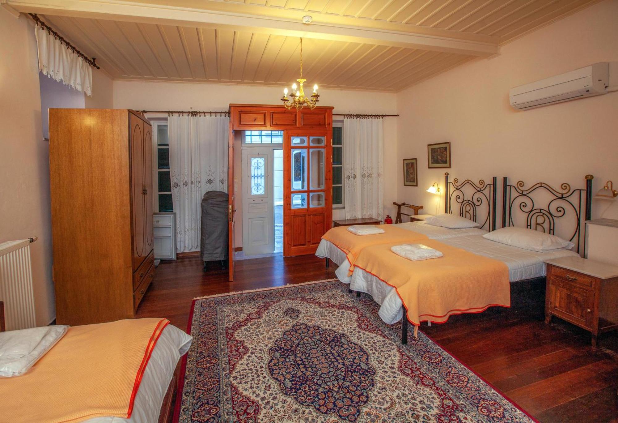 Byron Traditional Hotel นาฟปลิโอ ห้อง รูปภาพ
