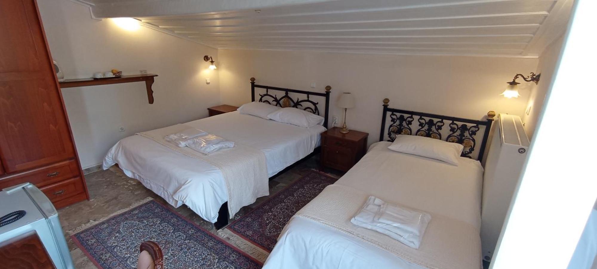 Byron Traditional Hotel นาฟปลิโอ ภายนอก รูปภาพ
