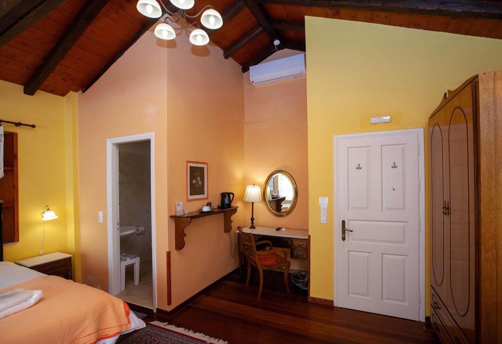 Byron Traditional Hotel นาฟปลิโอ ห้อง รูปภาพ